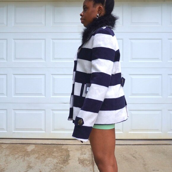 NWT Jack by BB Dakota Striped Peacoat Size L - Navy White Faux Fur Collar - Picture 4 of 16